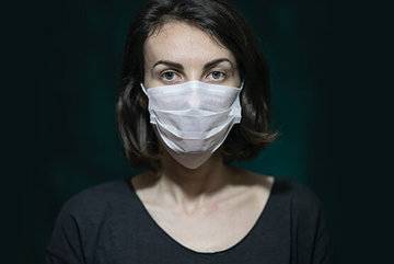 Пластический хирург рассказал о пользе защитной маски после ринопластики