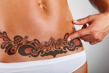 Как замаскировать следы абдоминопластики? 5 стильных тату для шрамов на животе