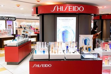 Shiseido изучает свойства ретинола для устранения морщин на коже шеи