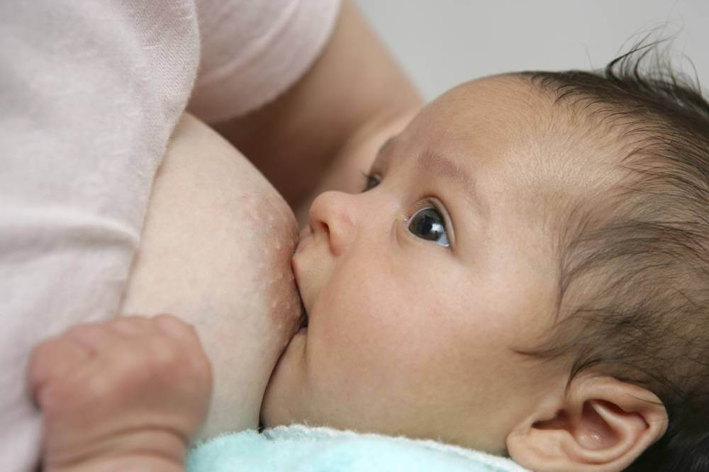 Беременность, роды и последующее кормление ребенка грудью – самая частая причина увеличения ареол и сосков