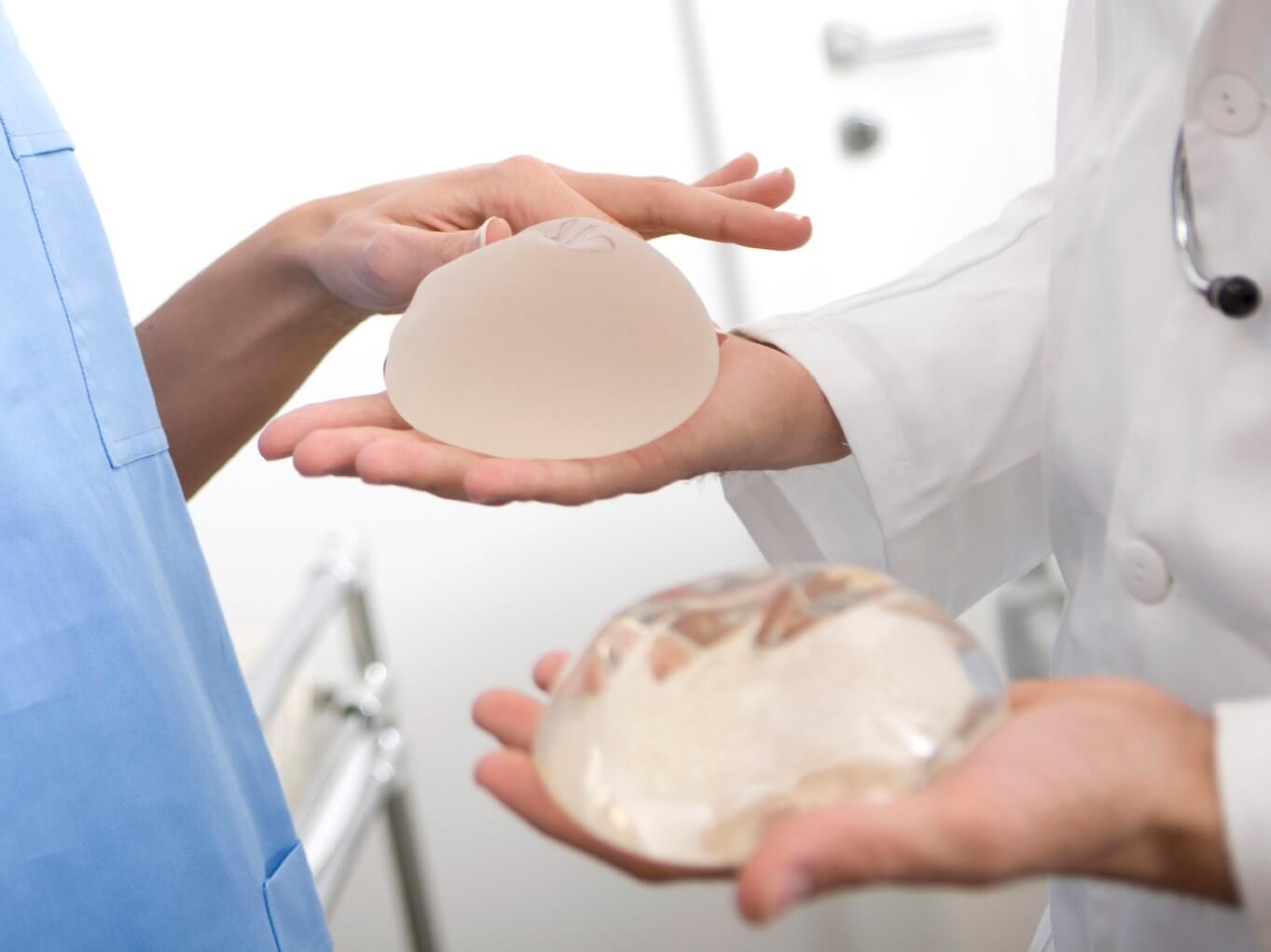 Правильный выбор имплантов и способа их установки крайне важен при наличии любых деформаций грудной клетки