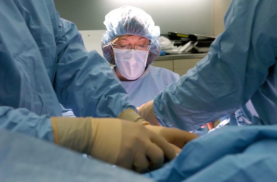 Процедура тестикулярной имплантации далеко не самая сложная в эстетической медицине