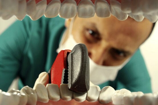 Как стоматология помогает пластической хирургии делать людей красивыми?