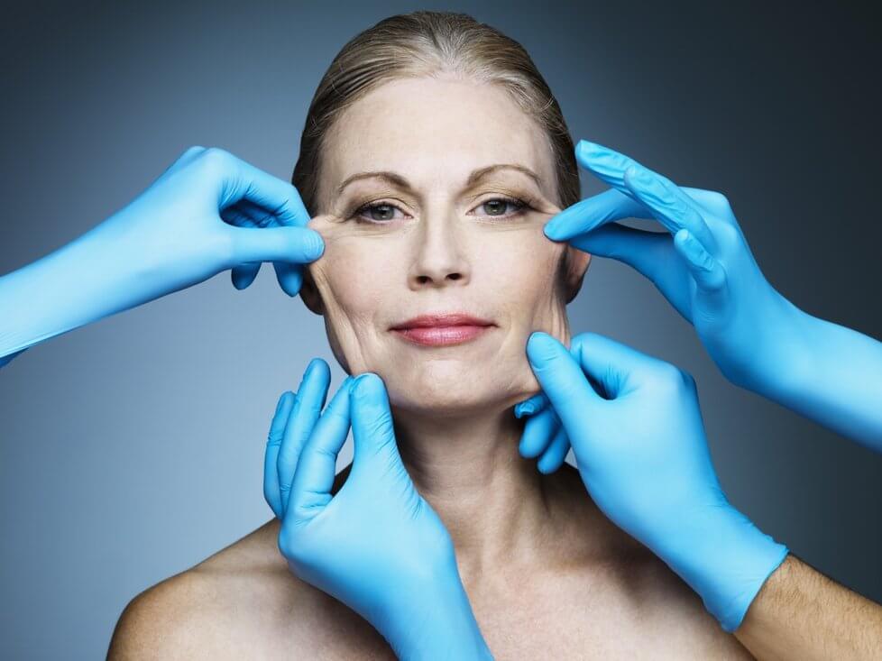 Подтяжка лица – отличный способ помолодеть на 10+ лет