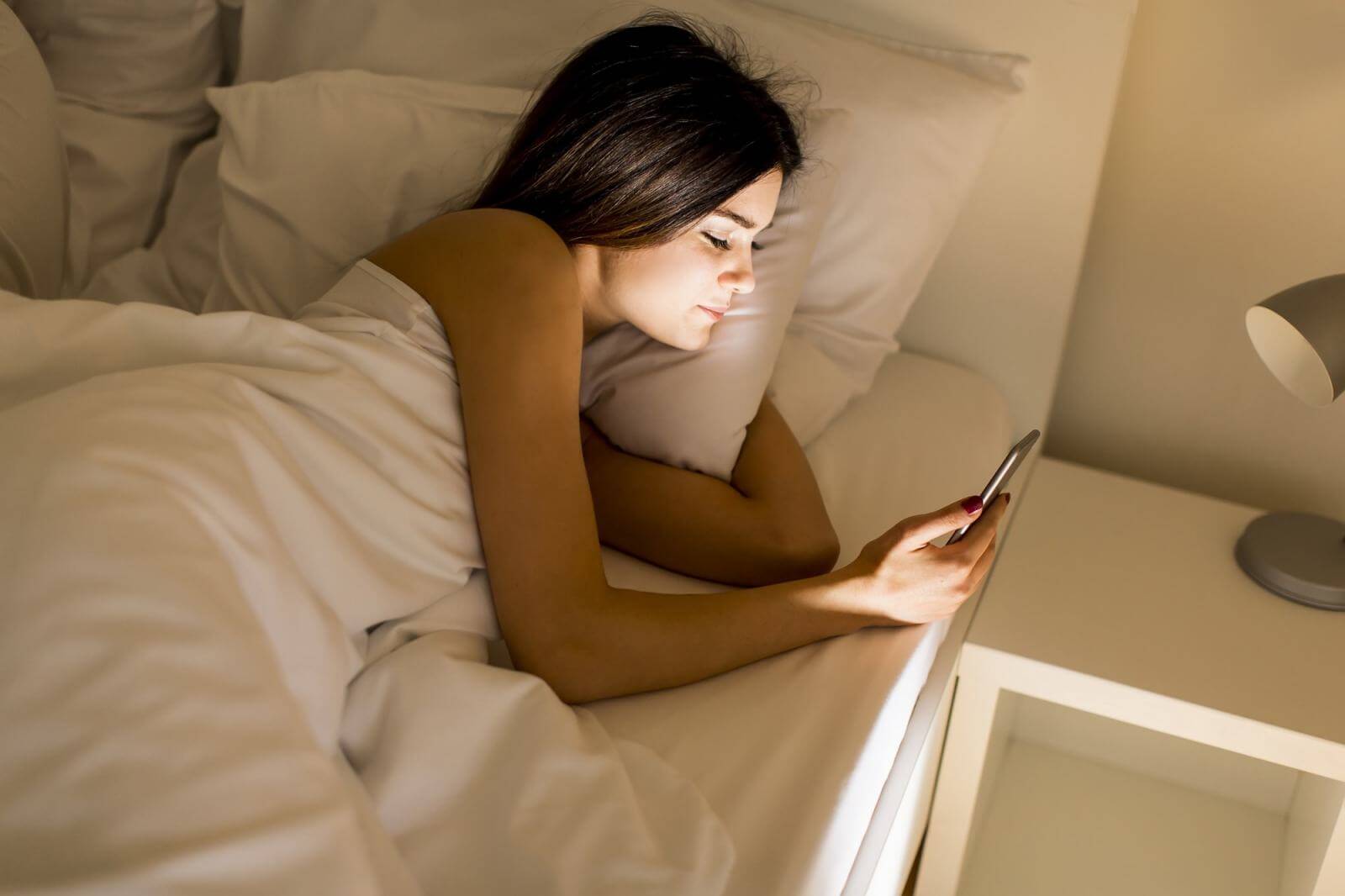От привычки полистать соцсети или посмотреть сериал в постели стоит отказаться раз и навсегда