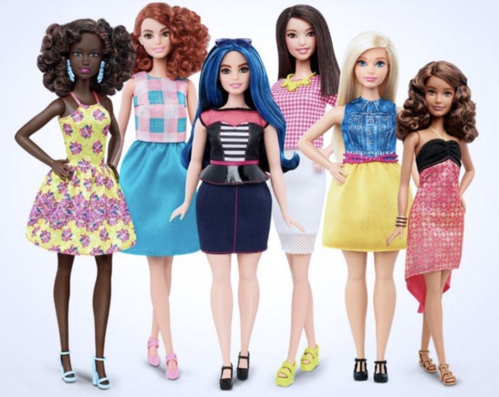 Сегодня выпускаются Барби с разными типами фигуры, цветами кожи, лицами, но в общественном сознании крепко засел только образ длинноногой блондинки