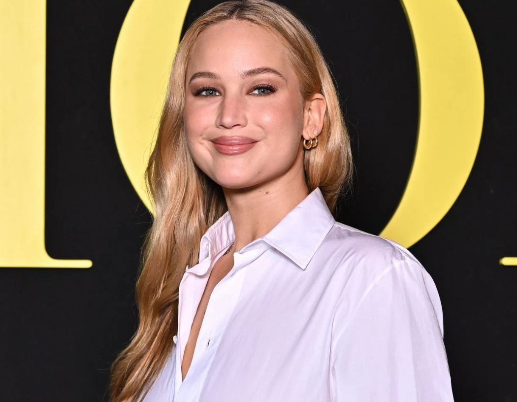 Дженнифер Лоуренс удивила поклонников своим внешним видом на Dior Fashion Show