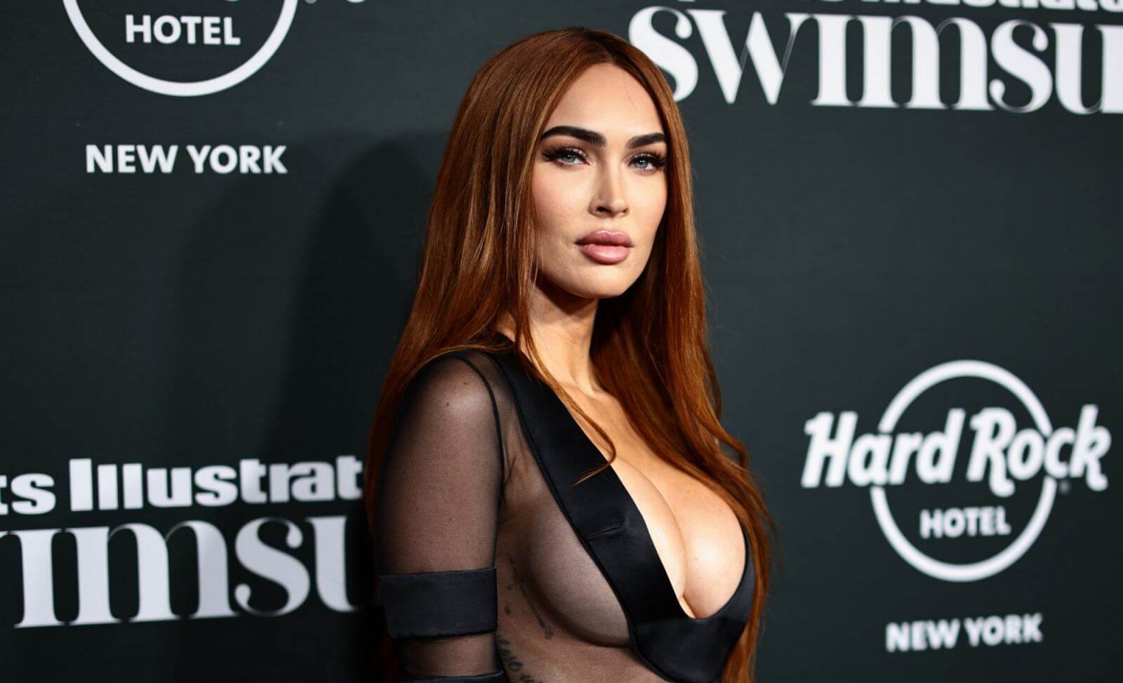 Актриса гордится своей грудью, хоть и&nbsp;получила ее в&nbsp;результате операции