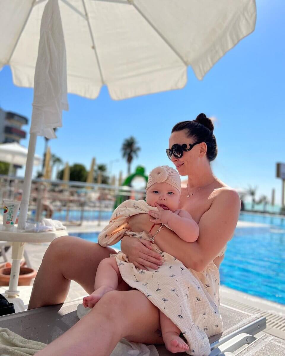 После рождения дочки Наталья Фриске серьезно набрала вес, но активно приводит себя в порядок