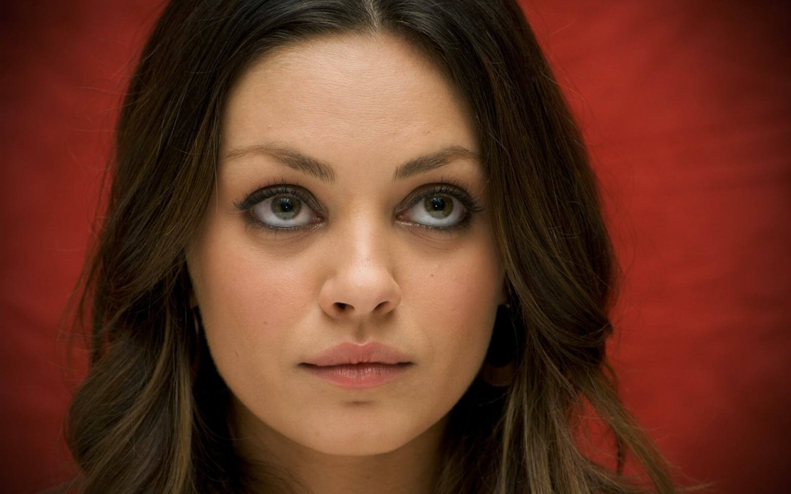 Мила Кунис умудряется выглядеть очень мило с&nbsp;носом-луковкой