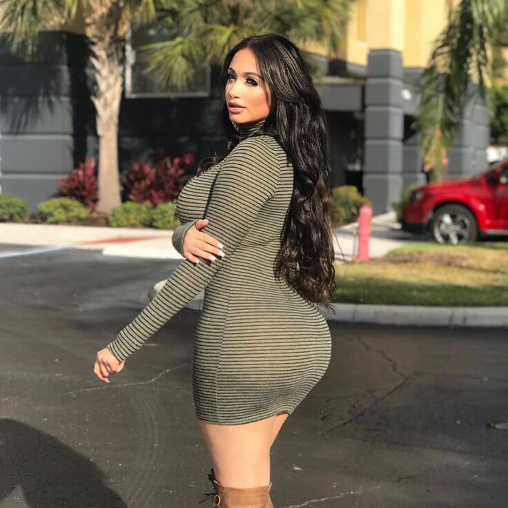 Анель Перальта полностью перекроила свое тело и стала знаменитой