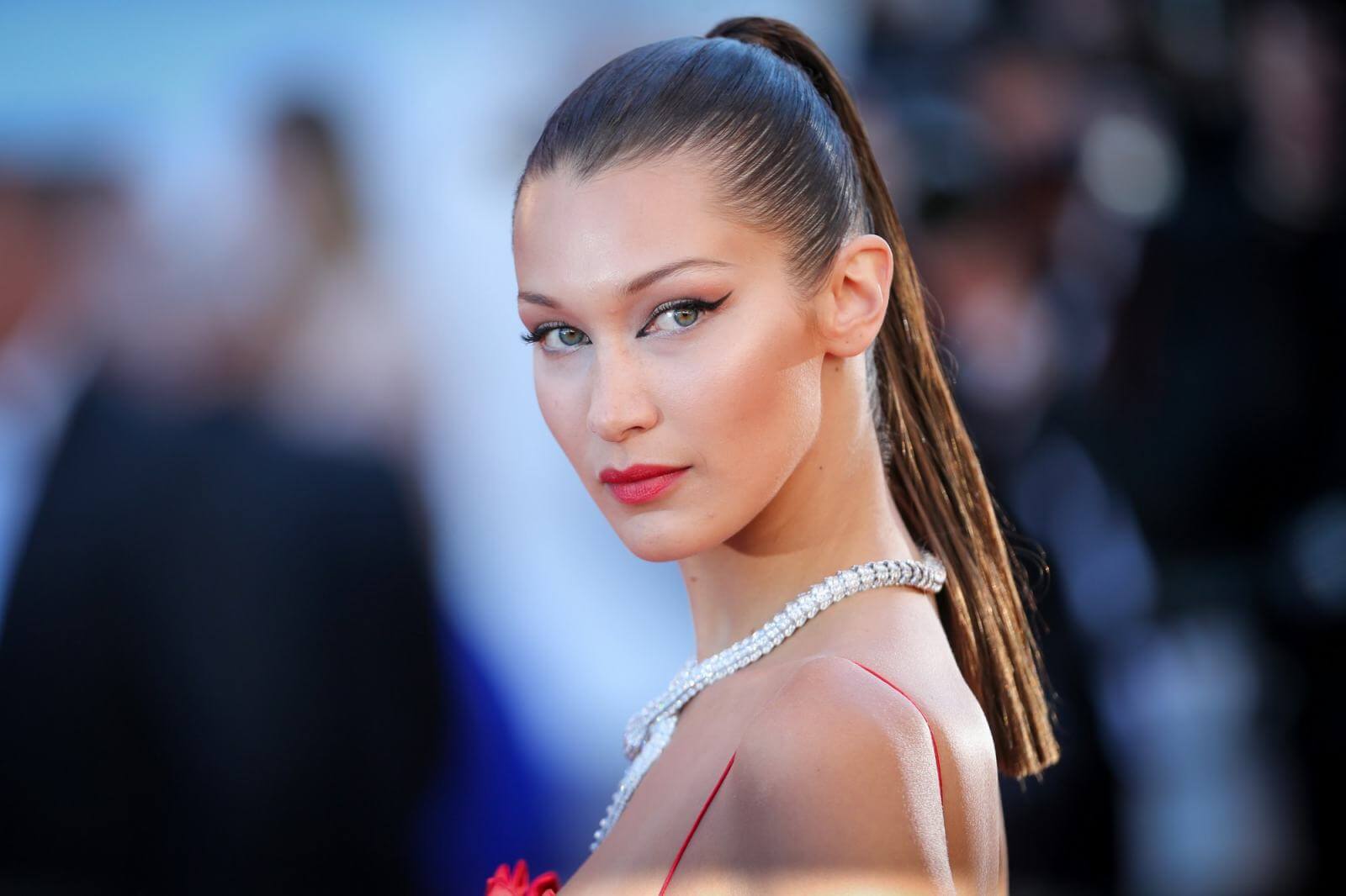 Пластика превратила Беллу Хадид в&nbsp;эталон красоты, и&nbsp;теперь на&nbsp;нее хотят быть похожими миллионы женщин