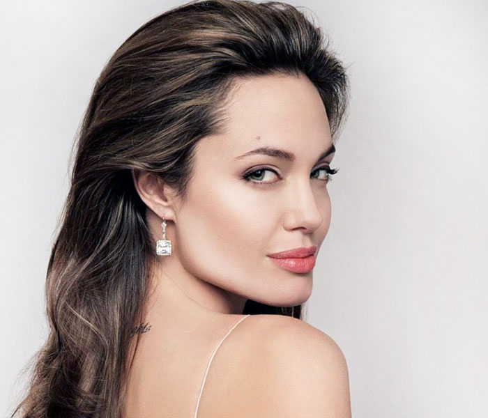 Скулы как у Джоли