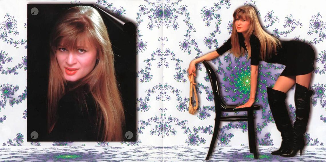 Вика Цыганова на буклете альбома Клубничка