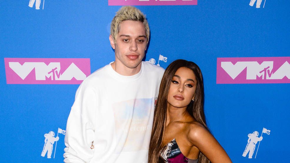 Ариана с&nbsp;парнем