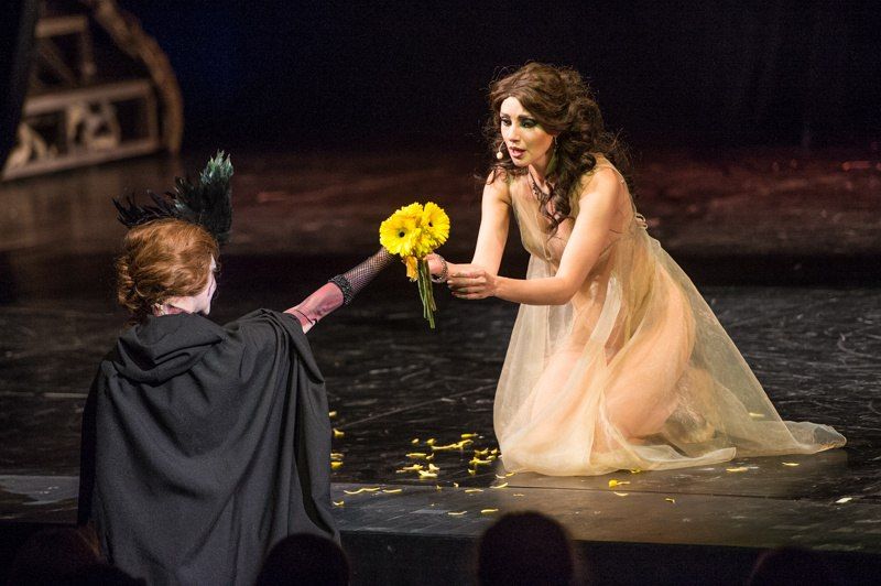 Екатерина Климова вручение цветов