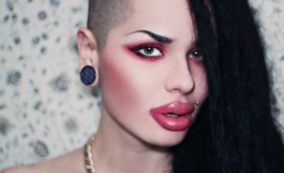 Кристина Рэй губы