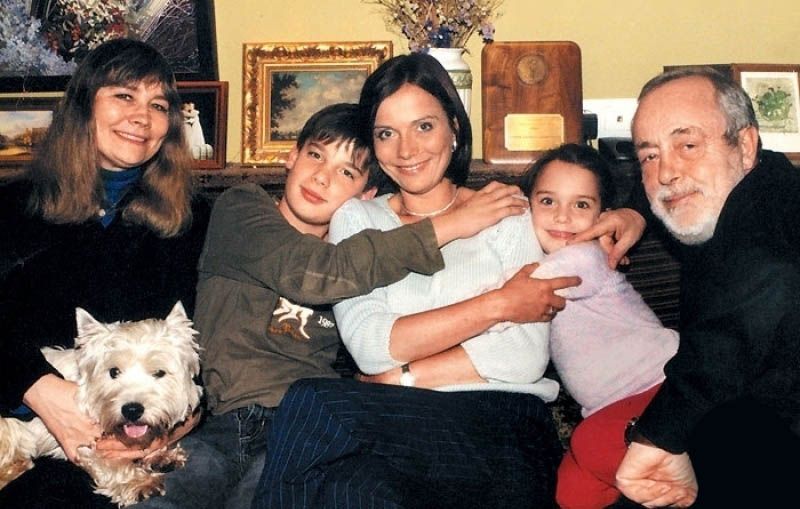 Семенова и семья в сборе